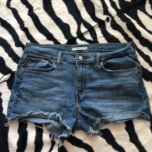 Levi’s shorts 32”